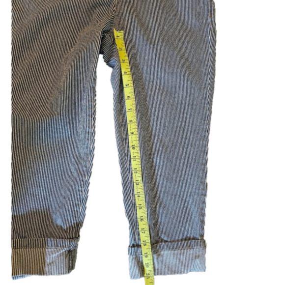 Style & Co Petite Mid-Rise Curvy Pinstripe Cuffed Hem Capris Size 12P - Picture 9 of 10